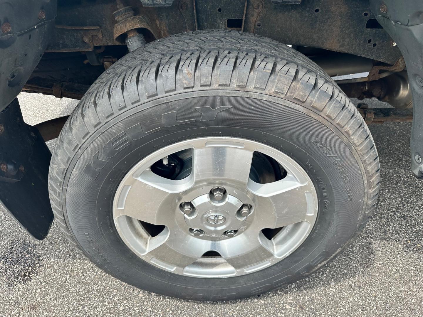 2011 Gray /Black Toyota Tundra SR5 (5TFUM5F12BX) with an 4.6L V8 engine, 6-speed automatic transmission, located at 11115 Chardon Rd. , Chardon, OH, 44024, (440) 214-9705, 41.580246, -81.241943 - Photo#17